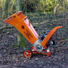 Professional Wood Chipper, Compact Commercial Chipper, Garden Shredder, Wood chipper in forest