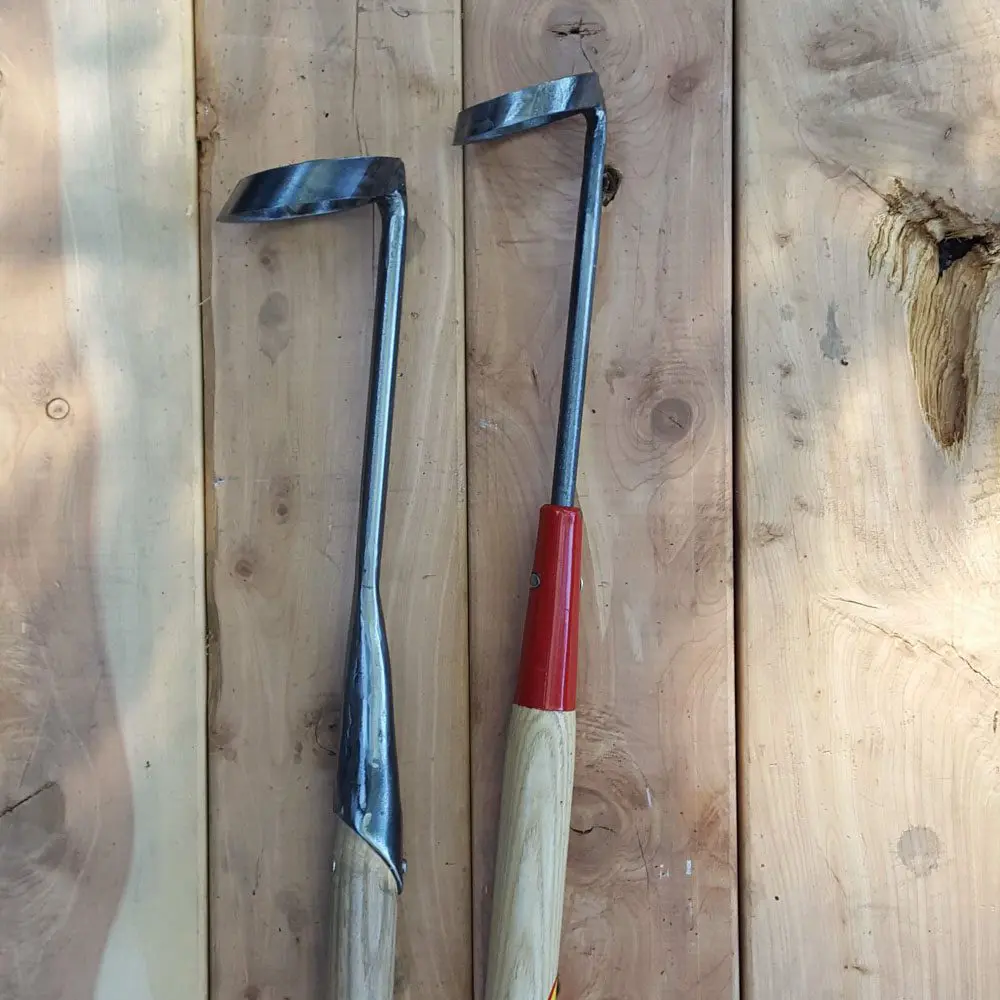 Garden Tools: Everything you need to know before buying 3 Closed / Solid socket (left) & Tang and Ferrule (right) fitted garden hoe.