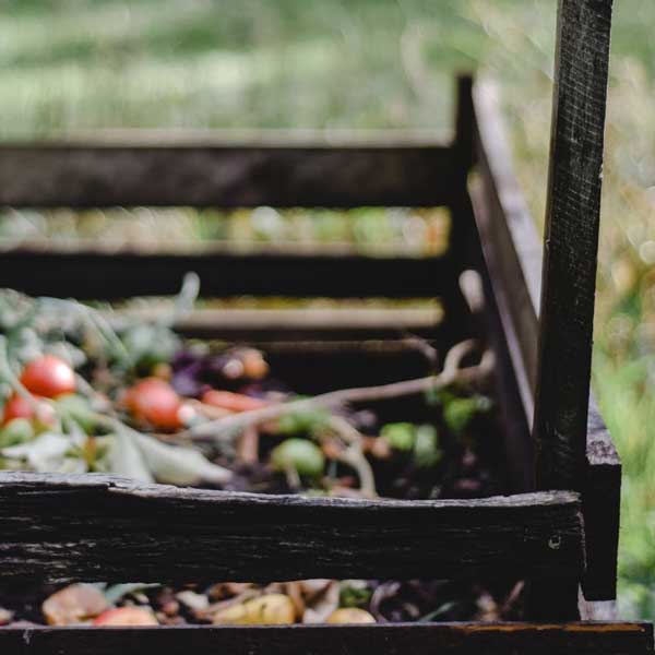 tas de compost, verts et bruns, mélange de compost