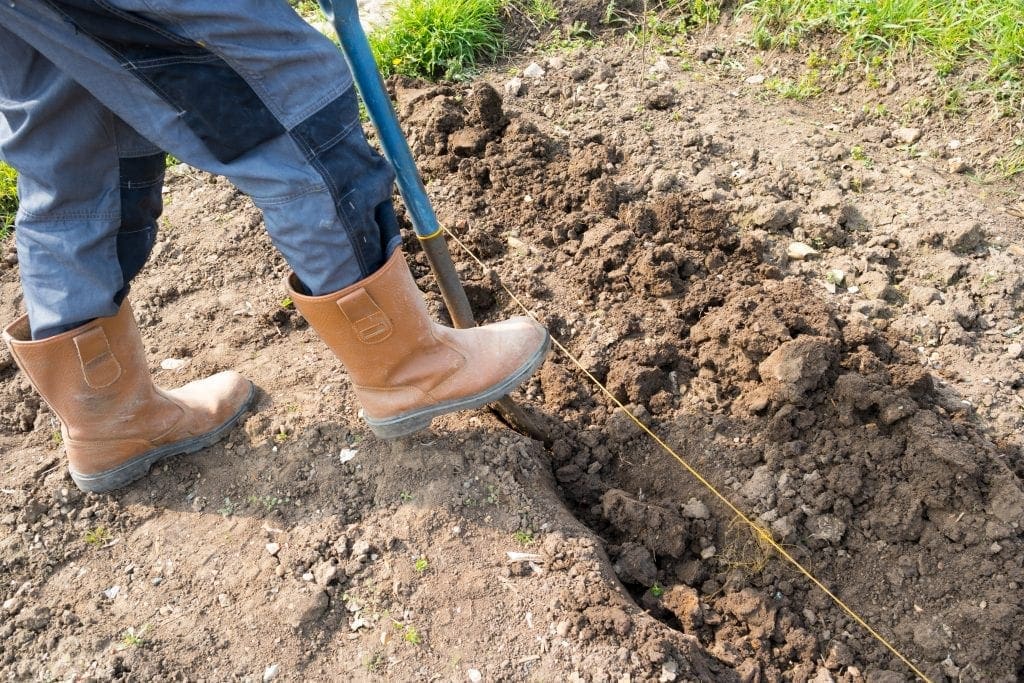 Ein Gartenbeet ausheben