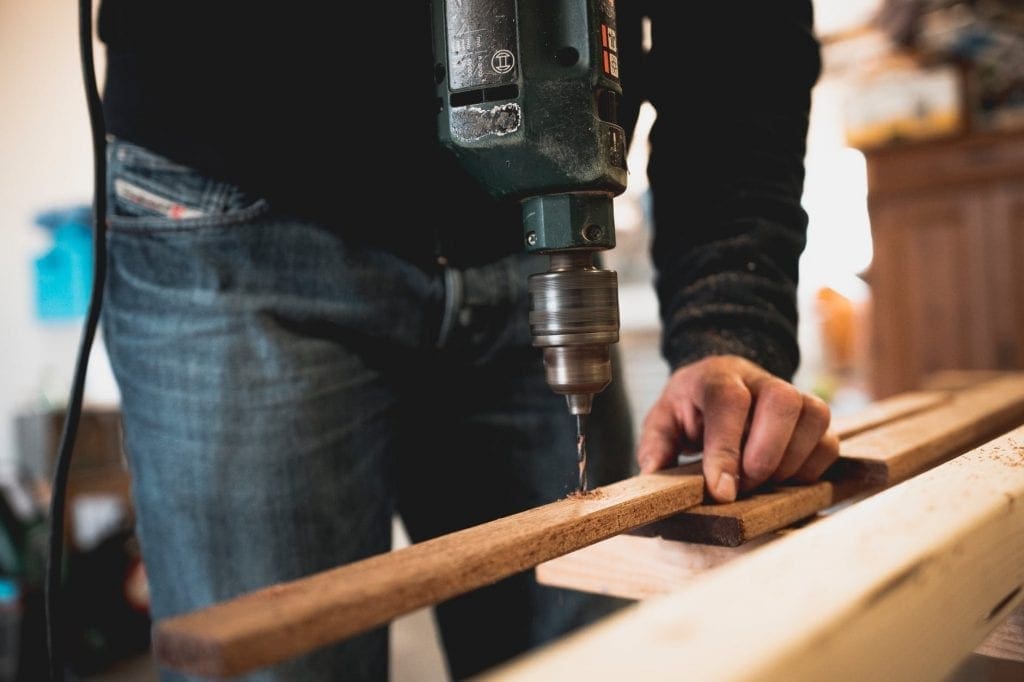 banco de trabajo, taladro, tablón de madera